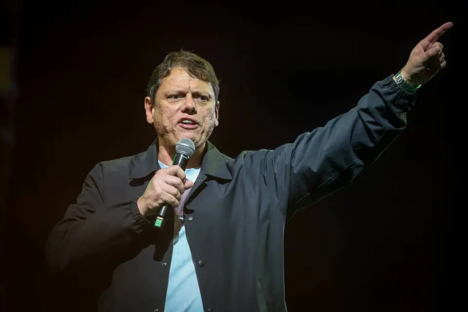 Tarcísio declara R$ 2,7 milhões em bens ao registrar candidatura à reeleição em SP