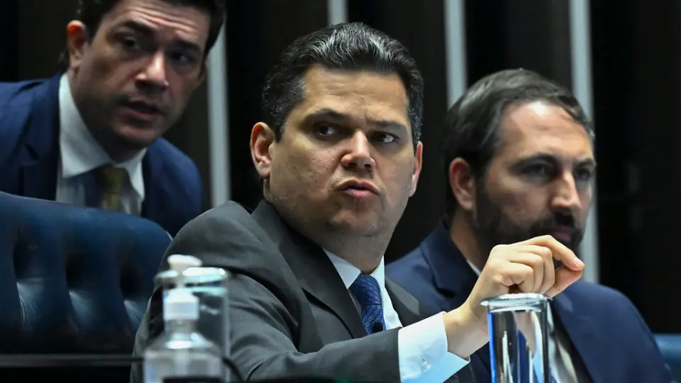 Por que Davi Alcolumbre trava a PEC da jornada 6×1 no Senado?