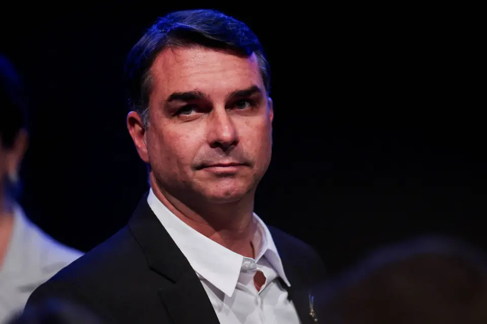 Lista de Flávio Bolsonaro para candidatos ao Senado tem 15% de mulheres e 30% do centrão