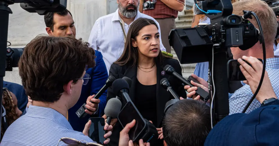 Ocasio-Cortez diz que congelará os óvulos e ainda avalia candidatura à Presidência
