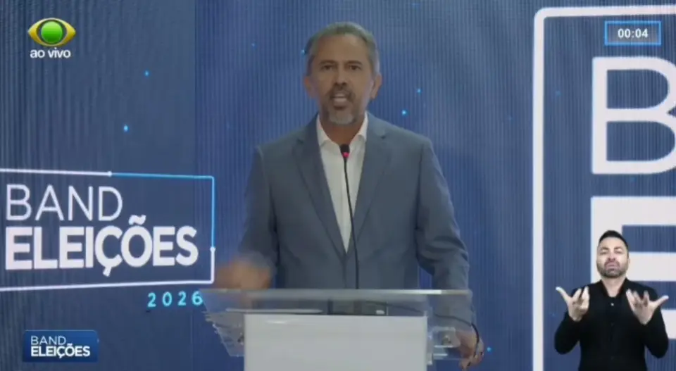 Debate no Ceará: Elmano de Freitas comete ato falho, diz que anda com Ciro Gomes e candidato reage