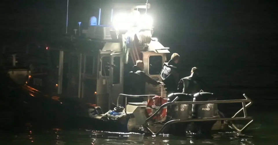 Mãe e filha morrem após barco virar no porto de Nova York