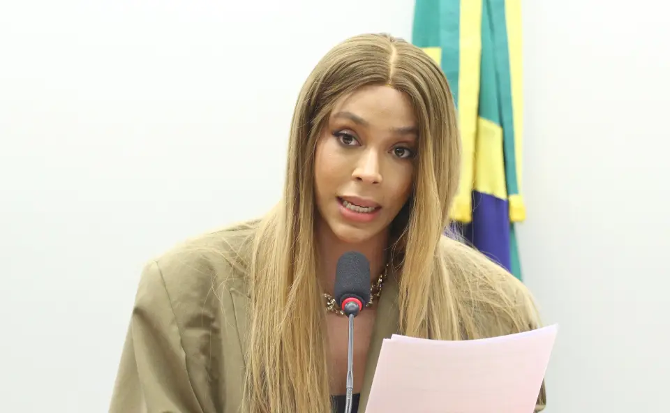 Após lançar candidatura, Hilton propõe ampliar benefício já existente sem estimar custos