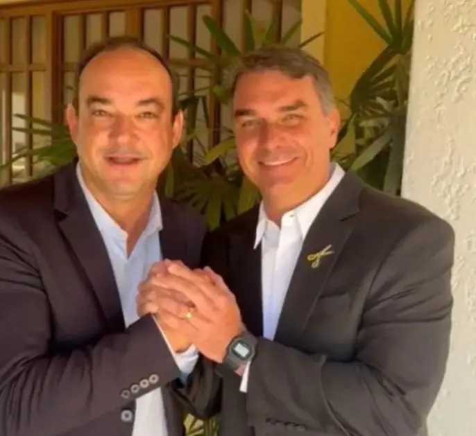 Flávio diz a Cleitinho que queria apoiá-lo, mas descarta palanque duplo e diz que aliança só ocorrerá no 2º turno