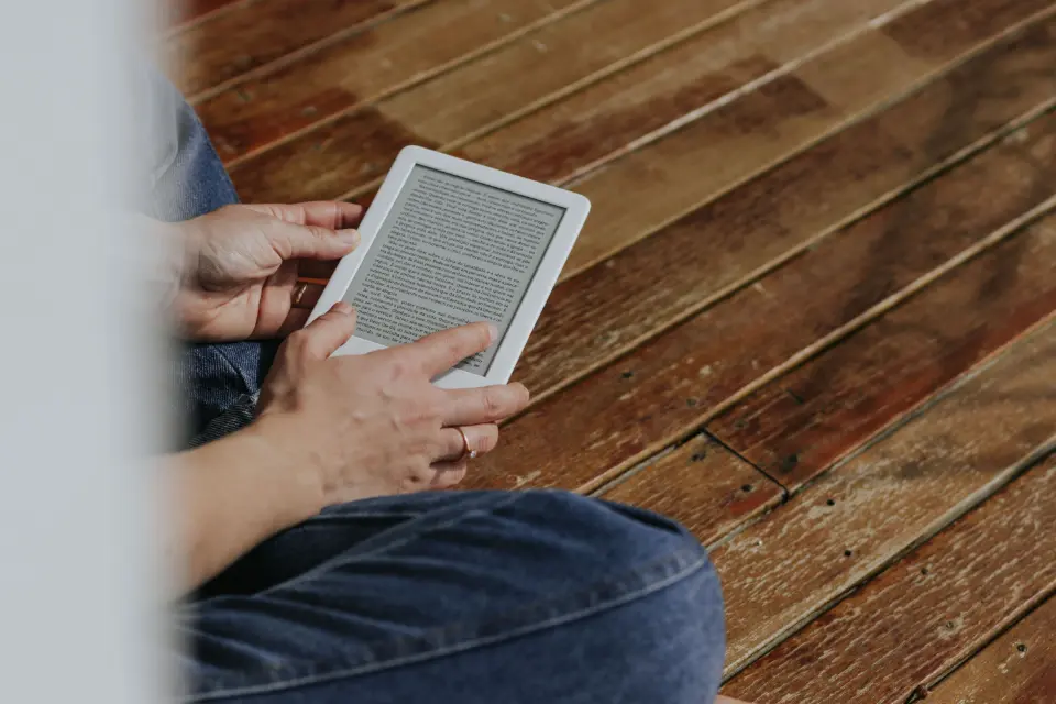 Livro digital ou impresso: o que é melhor para o planeta?