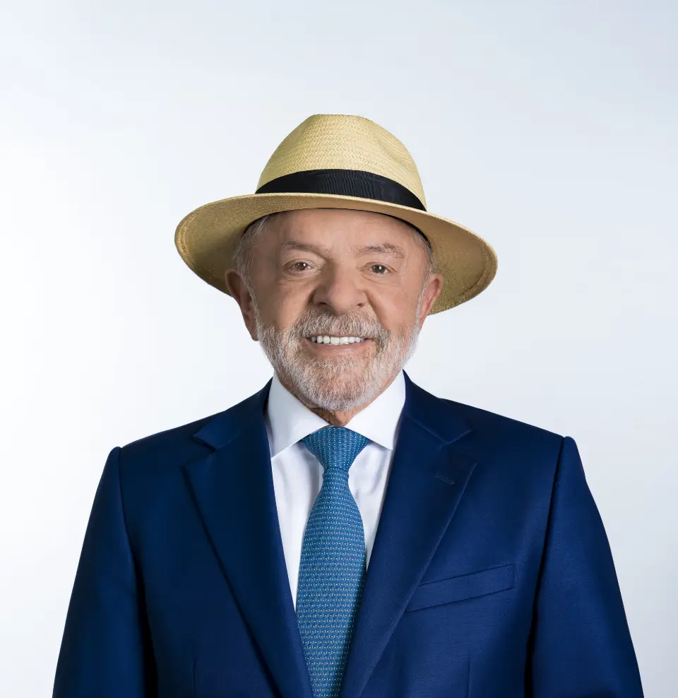 Lula de chapéu: aliados temem questionamentos após campanha registrar foto do presidente com o adereço para a urna
