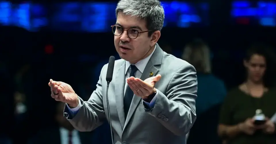 Reclamações de parlamentares sobre Randolfe chegam ao Planalto e incomodam Guimarães
