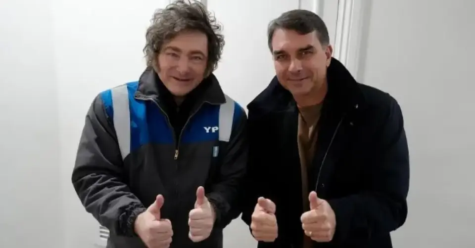 Milei confirma agenda com Flávio Bolsonaro no Brasil e amplia embate com Lula