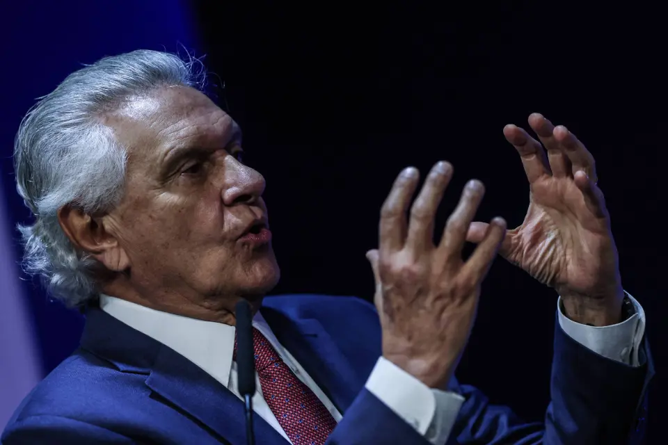 Caiado atribui peso do tarifaço dos EUA à polarização entre Lula e Flávio
